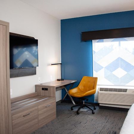 Holiday Inn Express & Suites Overland Park By Ihg מראה חיצוני תמונה