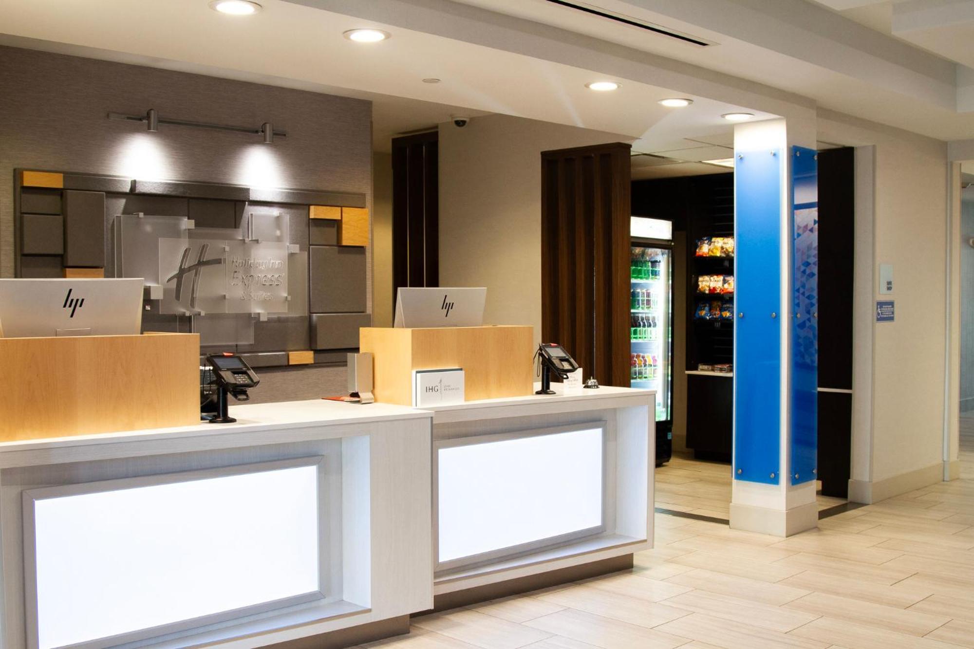 Holiday Inn Express & Suites Overland Park, An Ihg Hotel מראה חיצוני תמונה