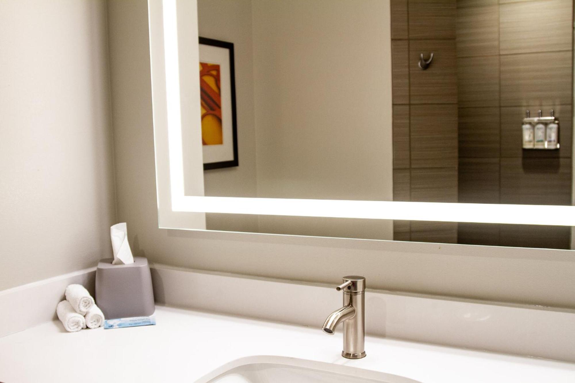 Holiday Inn Express & Suites Overland Park By Ihg מראה חיצוני תמונה