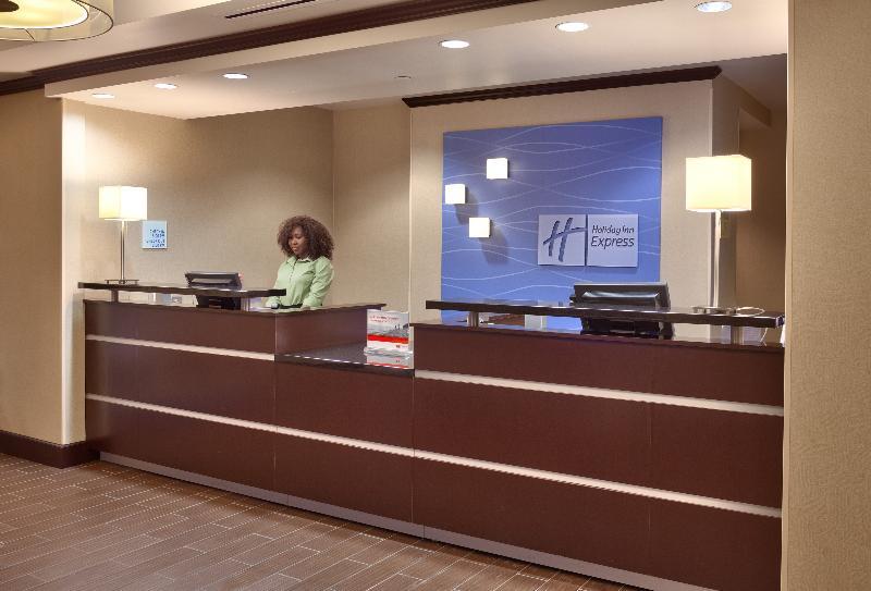 Holiday Inn Express & Suites Overland Park, An Ihg Hotel מראה חיצוני תמונה