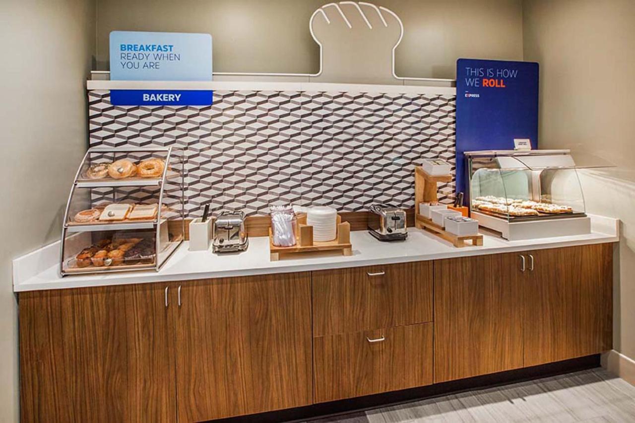Holiday Inn Express & Suites Overland Park By Ihg מראה חיצוני תמונה